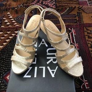 NWT.Naturalizer. Pretty high heel glitter